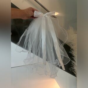 BRIDAL / BACHELORETTE SHORT PEARL VEIL WITH BLUSHER AND WHITE BOW